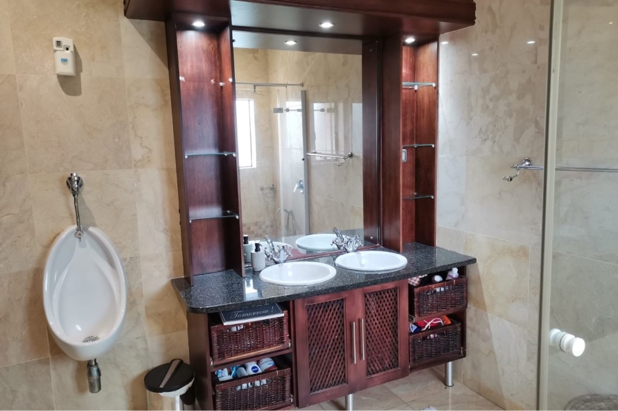 5 Bedroom Property for Sale in Bluewater Bay Eastern Cape